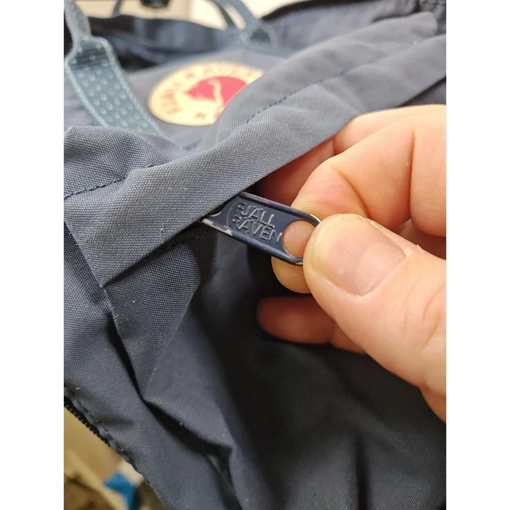 Fjallraven Kanken Classic Backpack Navy Blue Vinylon F Swedish Daypack‎ 23515